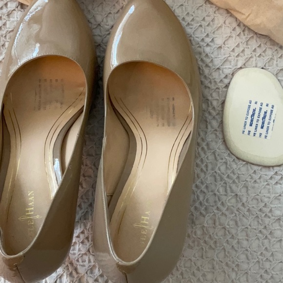 Cole Hahn Chelsea Pump - Picture 4 of 8